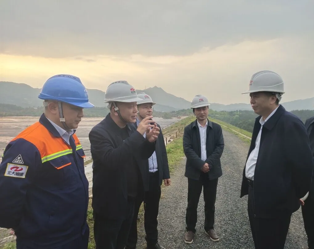 衡陽市副市長、衡陽縣委書記曾建華一行蒞臨衡陽分公司調(diào)研工作